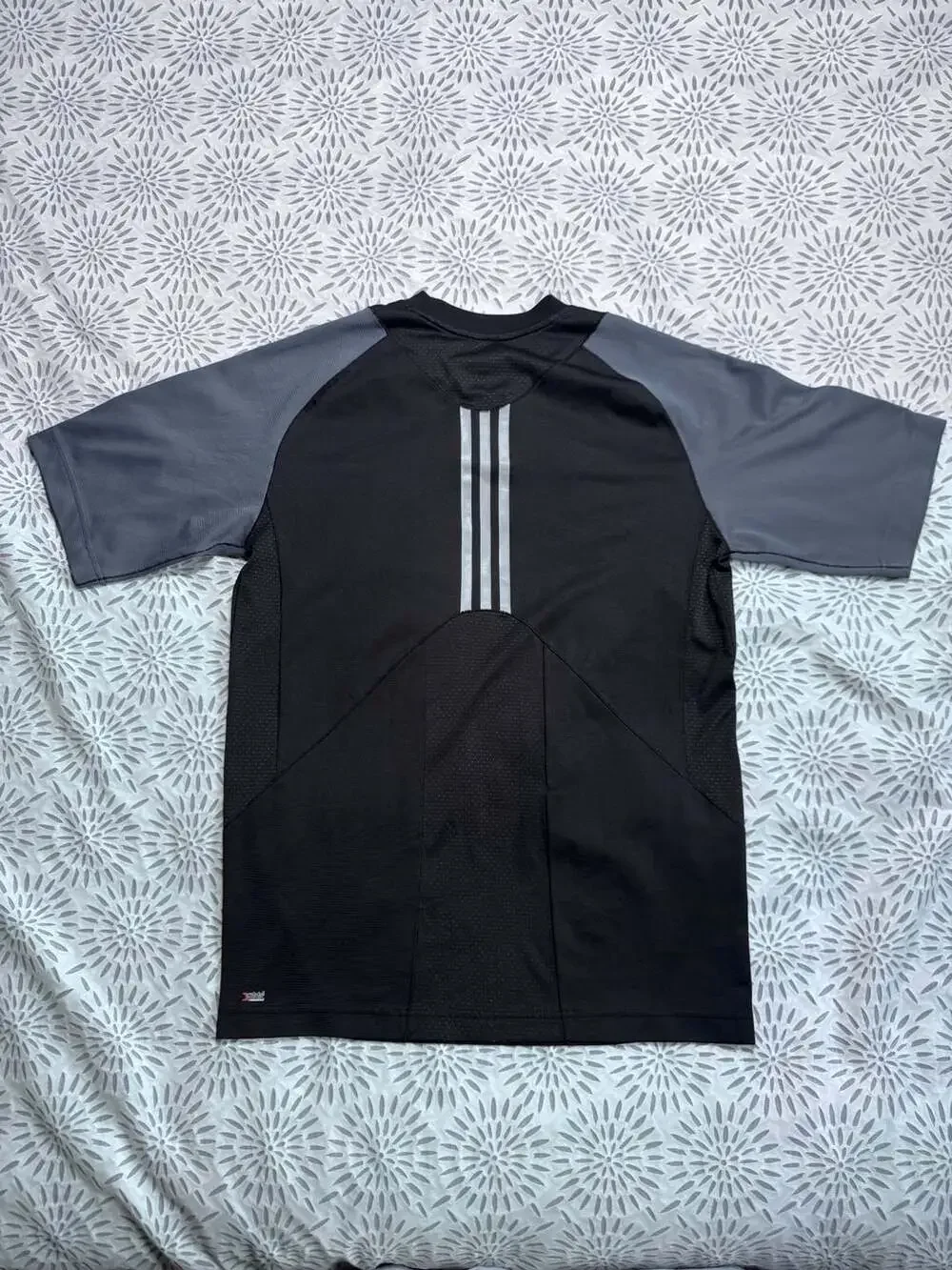 Adidas Climacool Black and Gray Short Sleeve Athletic Shirt Men’s S